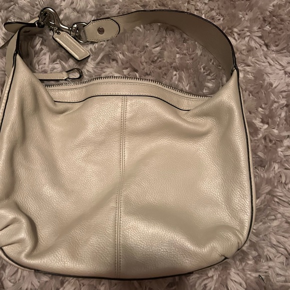 Coach Purse like brand new very immaculately clean - Picture 2 of 13